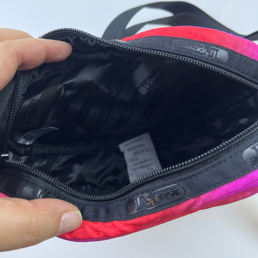 Le Sportsac Valentine Sweetheart Crossbody in Ombre N232-32 - Picture 3 of 7